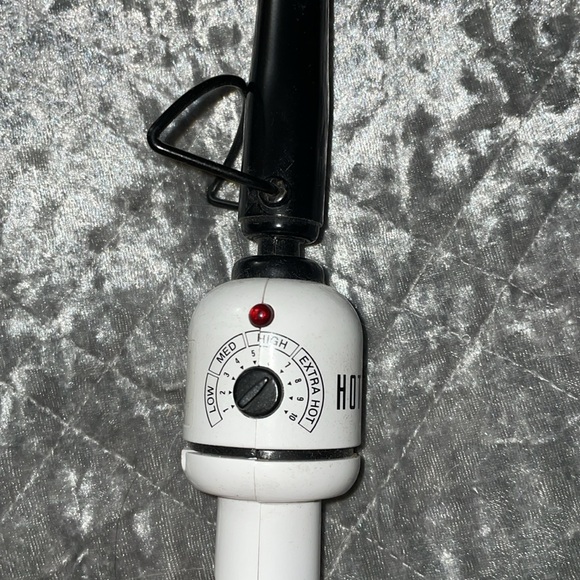 Bundle of two 3/4 inch curling wands - 1 Hot Tools and 1 Remington. - Picture 5 of 6